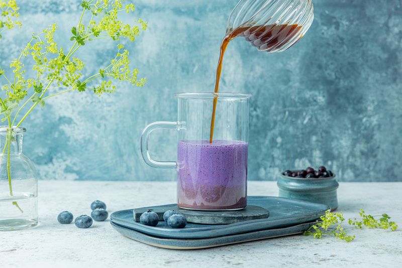 Iskaffe med blåbær