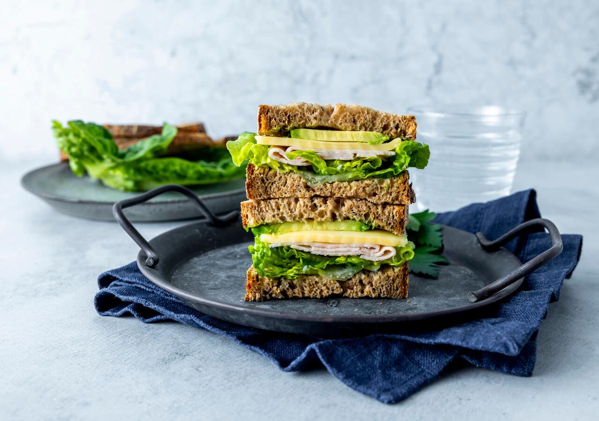 Sandwich med avokado og kylling