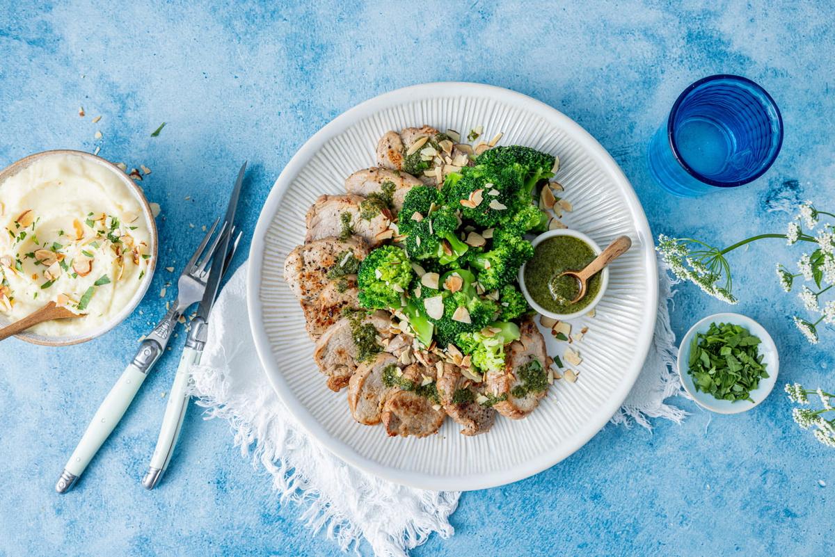 Svinemedajong og brokkolisalat
