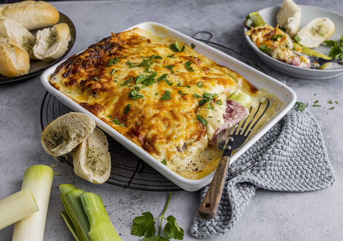 Gratinert purre med skinke og ostesaus