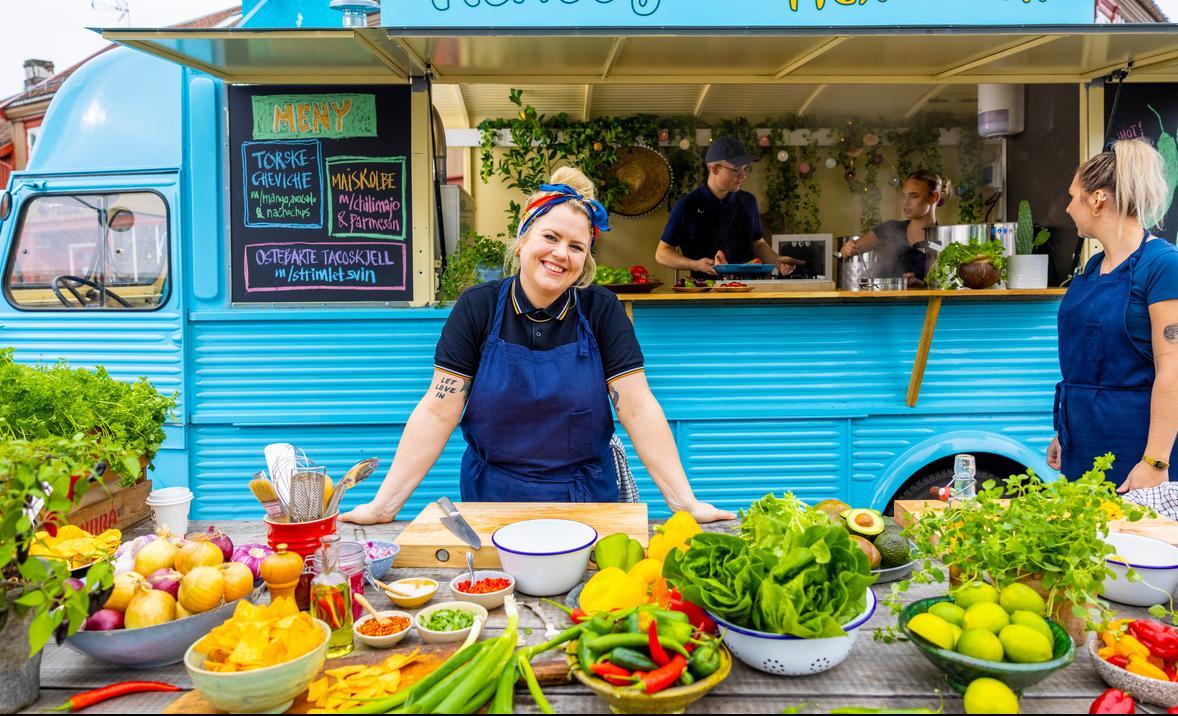 Renee Fagerhøi lager taco med rema 1000