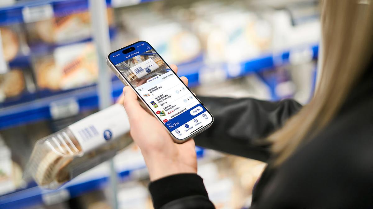 Bilde av at noen holder en telefon i hånden