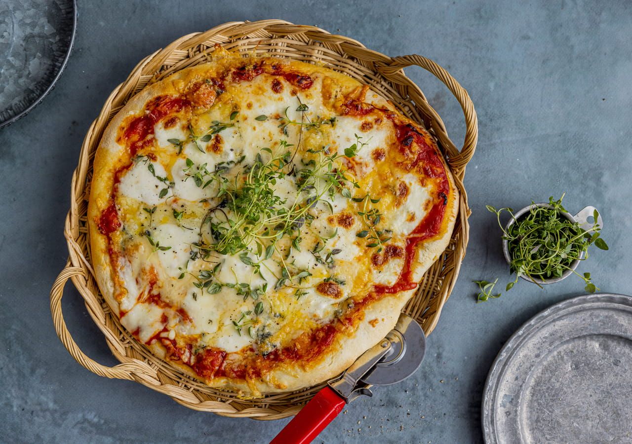 Hjemmelaget pizza med ost