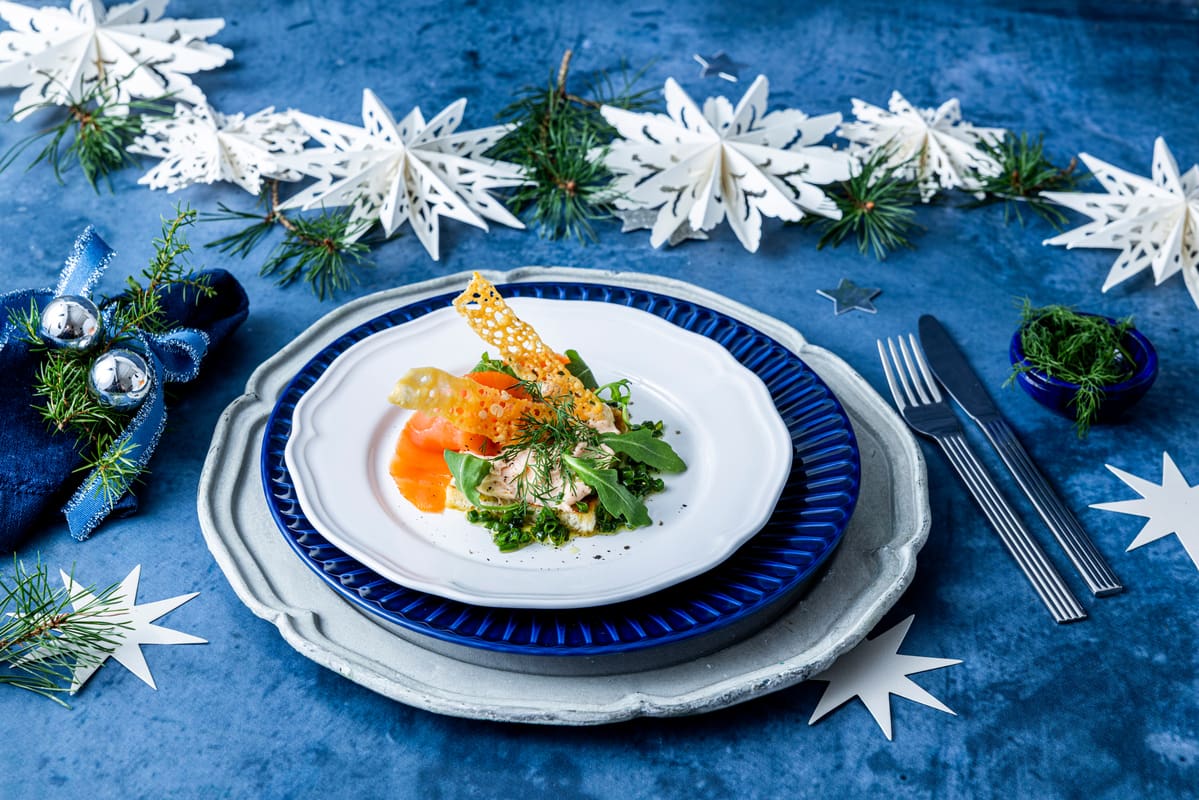Røkelaksmousse med parmesanchips