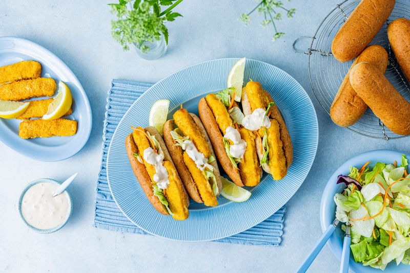 Fiskepinner i pølsebrød